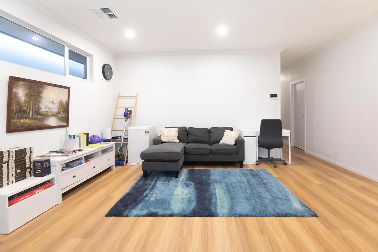 Homestay Modern Share House, Private Room With Single Bed, 4Km To Beach Oaklands Park Australia
